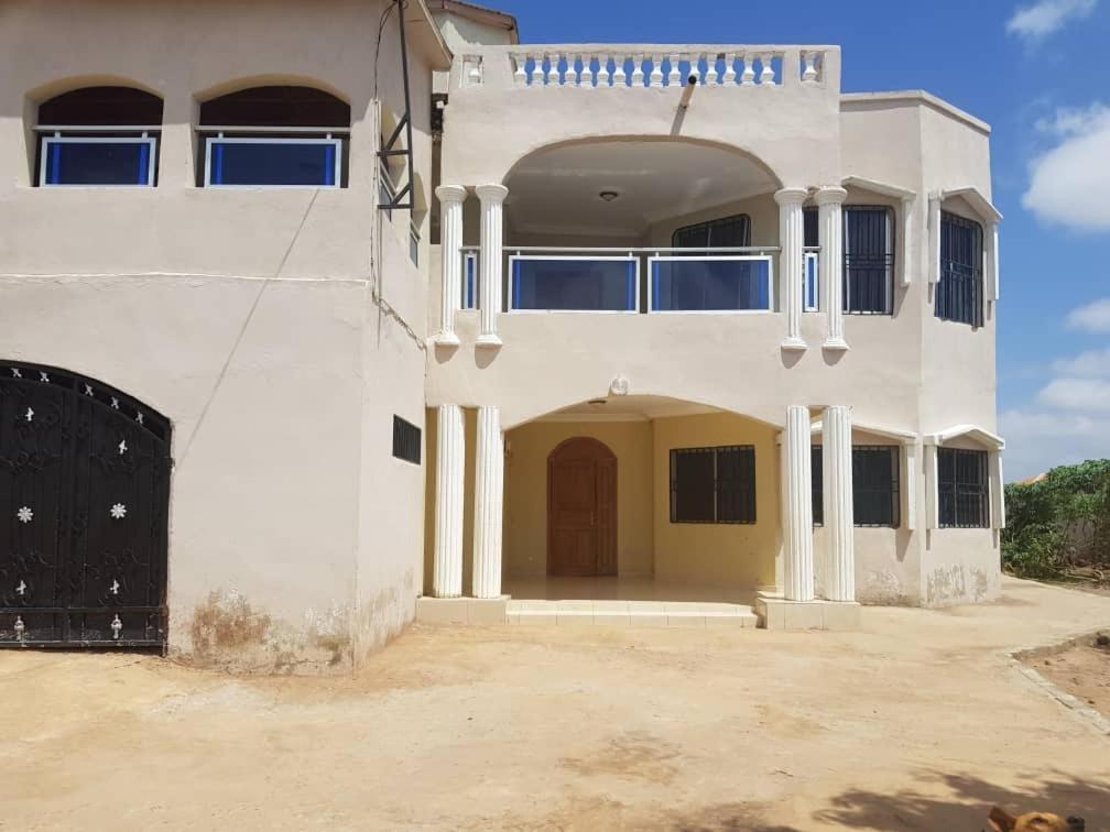 Touray Guest House Old Yundum Exterior foto